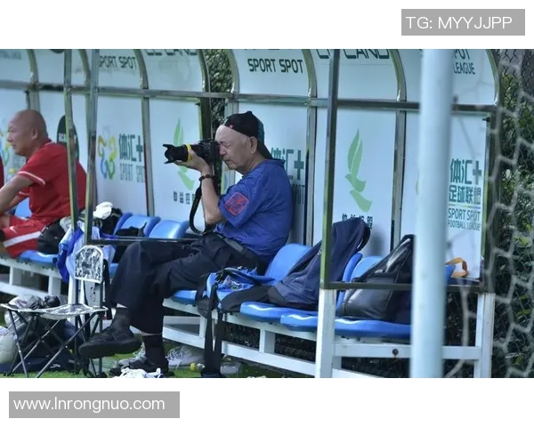 比伯与足球明星的友谊之路揭秘他们的互动与合作背后的故事